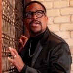 “ACREDITO QUE ESSA É UMA CONSEQUÊNCIA DA MINHA MATURIDADE”, DIZ MUMUZINHO SOBRE A CANÇÃO “CORAÇÃO DE PEDRA”