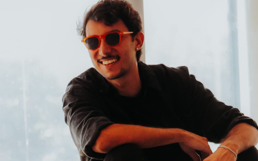 RELVAS CELEBRA AS CONEXÕES INTENSAS E A VONTADE DE FAZER O AMOR ACONTECER NO SINGLE “AONDE VOCÊ MORA”