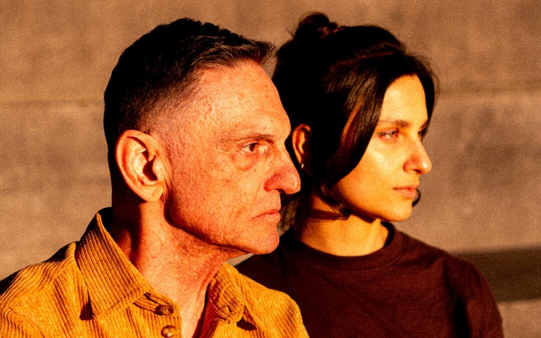 PAULO MIKLOS E PAPISA MERGULHAM NO ROCK ALTERNATIVO E NUMA BALADA MODERNA EM SINGLE DUPLO