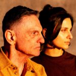 PAULO MIKLOS E PAPISA MERGULHAM NO ROCK ALTERNATIVO E NUMA BALADA MODERNA EM SINGLE DUPLO