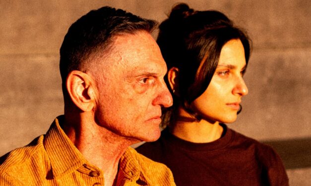 PAULO MIKLOS E PAPISA MERGULHAM NO ROCK ALTERNATIVO E NUMA BALADA MODERNA EM SINGLE DUPLO