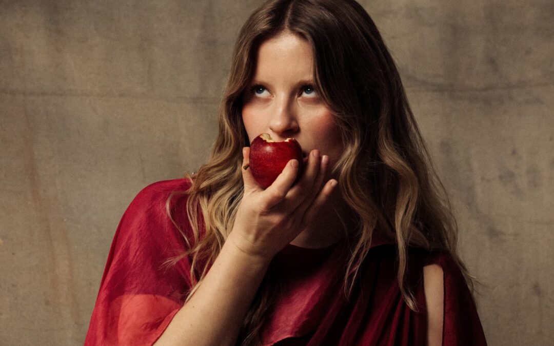 PARIS PALOMA REJEITA A FANTASIA MASCULINA E REIVINDICA SUA IMAGEM NO CLIPE DO SINGLE “GOOD GIRL”