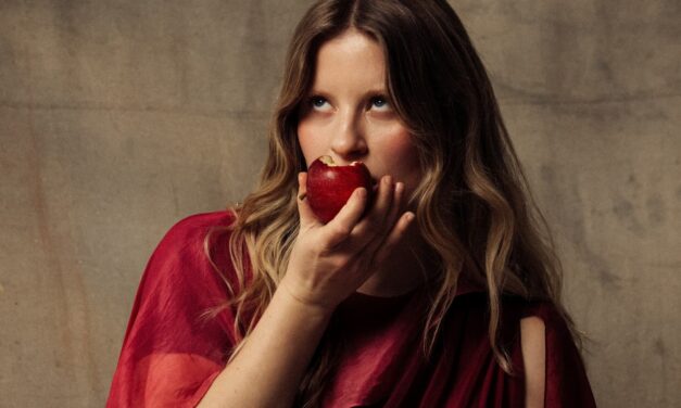 PARIS PALOMA REJEITA A FANTASIA MASCULINA E REIVINDICA SUA IMAGEM NO CLIPE DO SINGLE “GOOD GIRL”