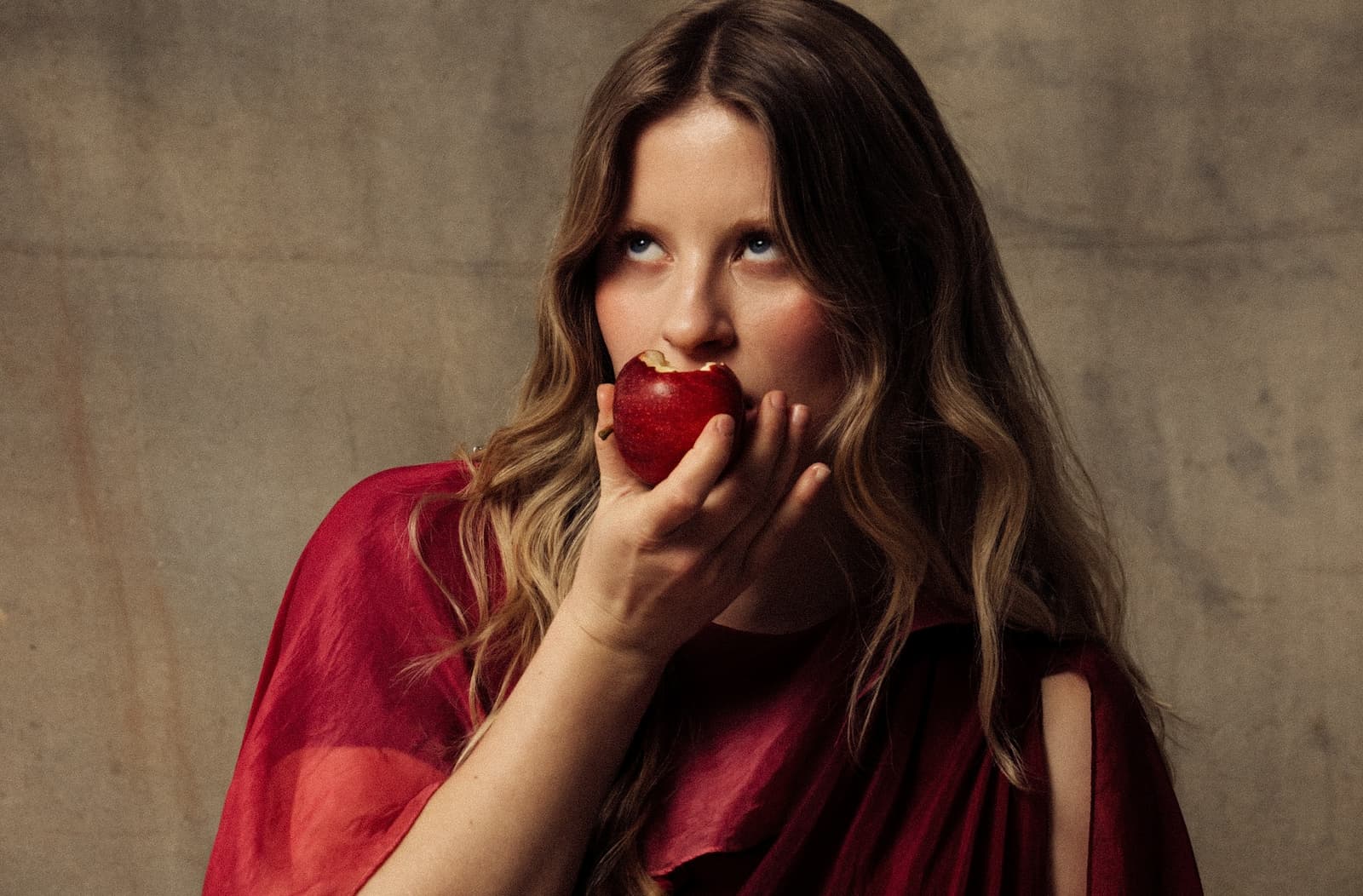 PARIS PALOMA REJEITA A FANTASIA MASCULINA E REIVINDICA SUA IMAGEM NO CLIPE DO SINGLE “GOOD GIRL”