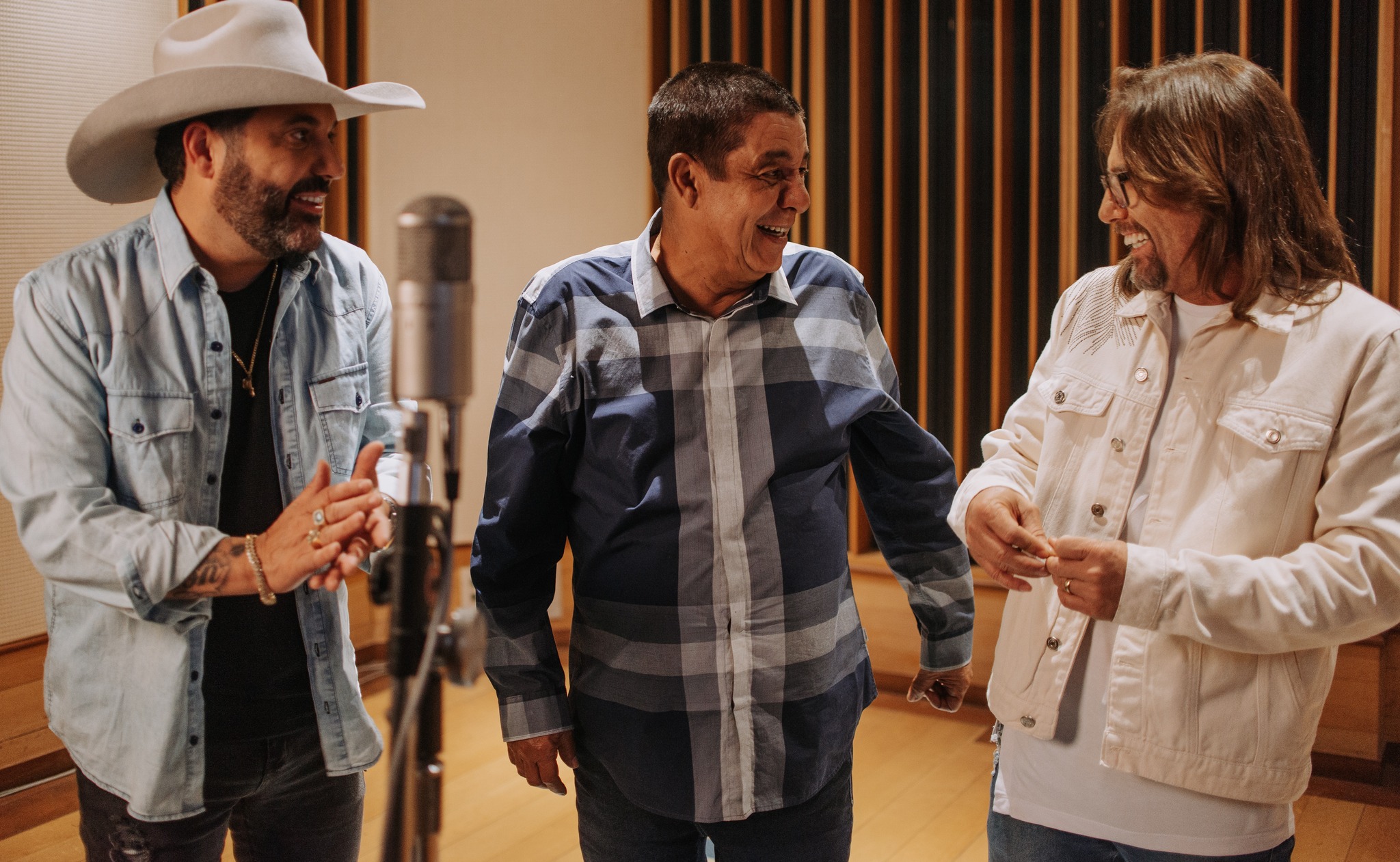 EDSON & HUDSON E ZECA PAGODINHO CELEBRAM A VIDA EM CLIMA DE SERTANEJO E SAMBA NA CANÇÃO “A DEUS AGRADEÇO”