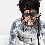 CARLINHOS BROWN REVISITA ALGUNS SUCESSOS DE SUA CARREIRA COM O ÁLBUM “ELETROCARNABROWN” PARCERIA COM DEEPLICK