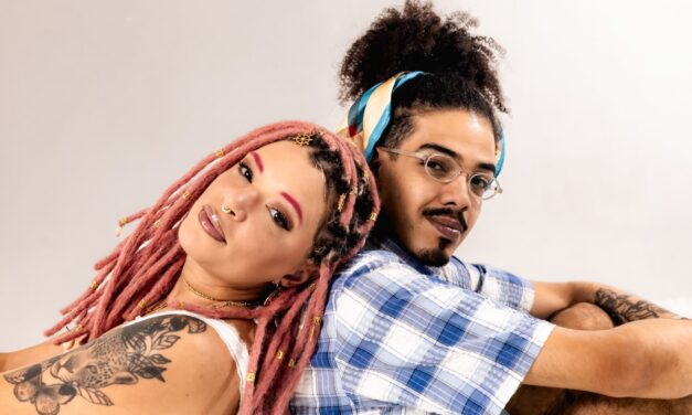 “TODO FIM É UM NOVO COMEÇO, TODA QUEDA LHE PÕE DE PÉ”, DIZ O REFRÃO DE “MANDINGA”, NOVO SINGLE DE ANA CACIMBA COM LÉO DA BODEGA