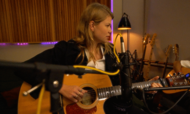 VICKA FALA SOBRE OS MAIS VARIADOS CICLOS DA VIDA E COMO TUDO ESTÁ EM MOVIMENTO NO CLIPE DA CANÇÃO “NO VAI E VEM”