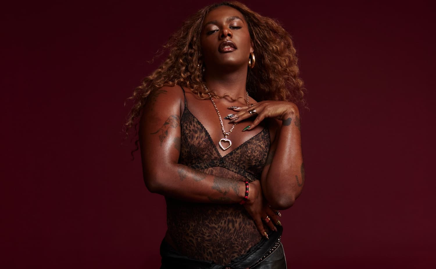 LINIKER EVOCA AS CORES, CHEIROS E FORMAS DO NORTE DO PAÍS EM “CHARME”, SEU NOVO SINGLE SOLAR