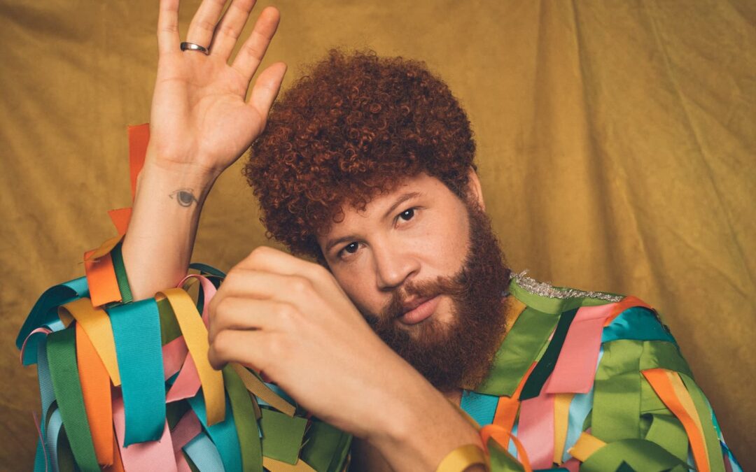 “É UM DISCO MUITO DO CORAÇÃO”, COMENTA MARTINS SOBRE SEU NOVO PROJETO “AO VIVO NA CASA ESTAÇÃO DA LUZ”