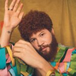 “É UM DISCO MUITO DO CORAÇÃO”, COMENTA MARTINS SOBRE SEU NOVO PROJETO “AO VIVO NA CASA ESTAÇÃO DA LUZ”