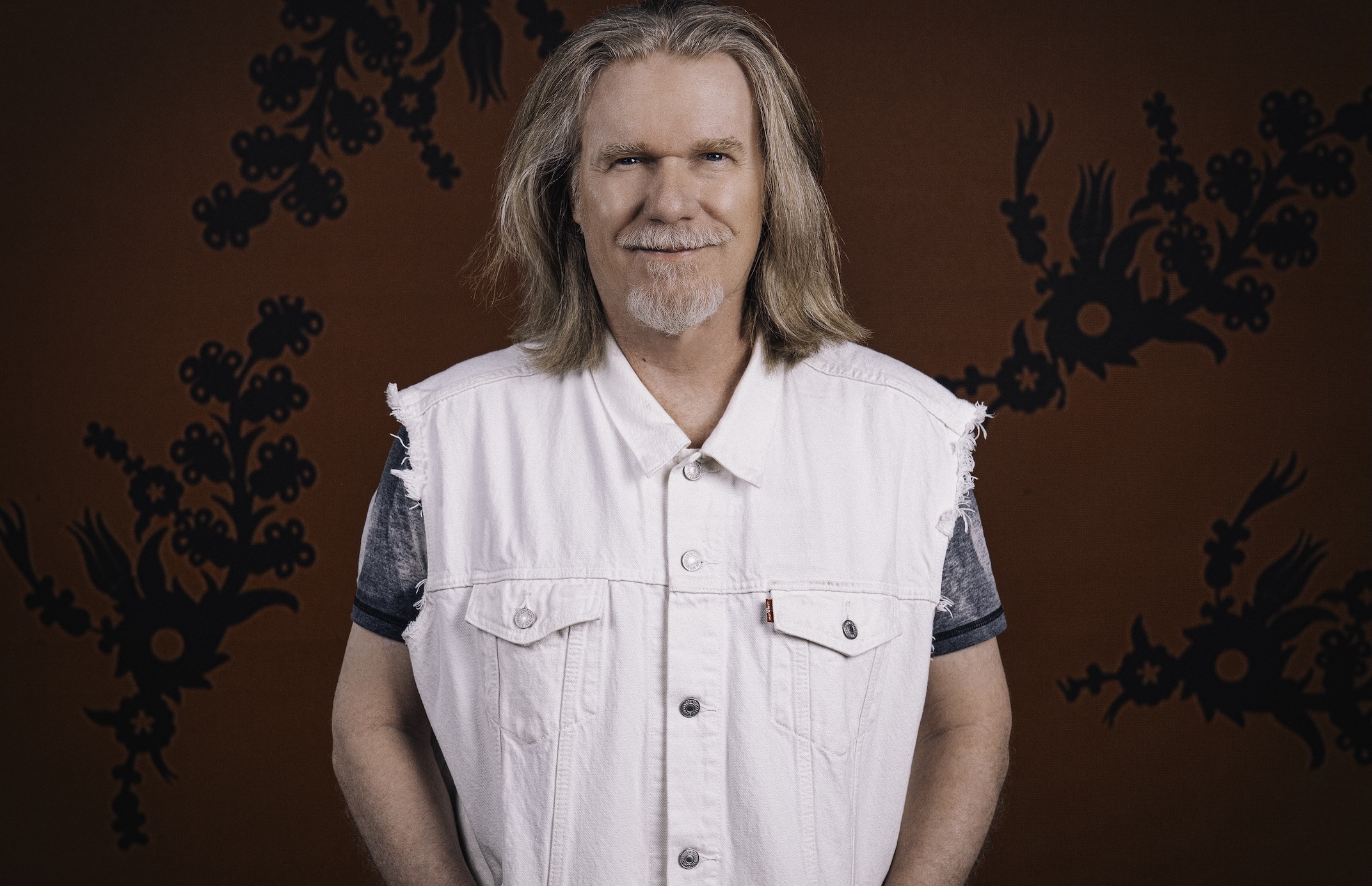 HUMBERTO GESSINGER CELEBRA A CHEGADA DO PRIMEIRO NETO COM A CANÇÃO “JANEIRO 26”