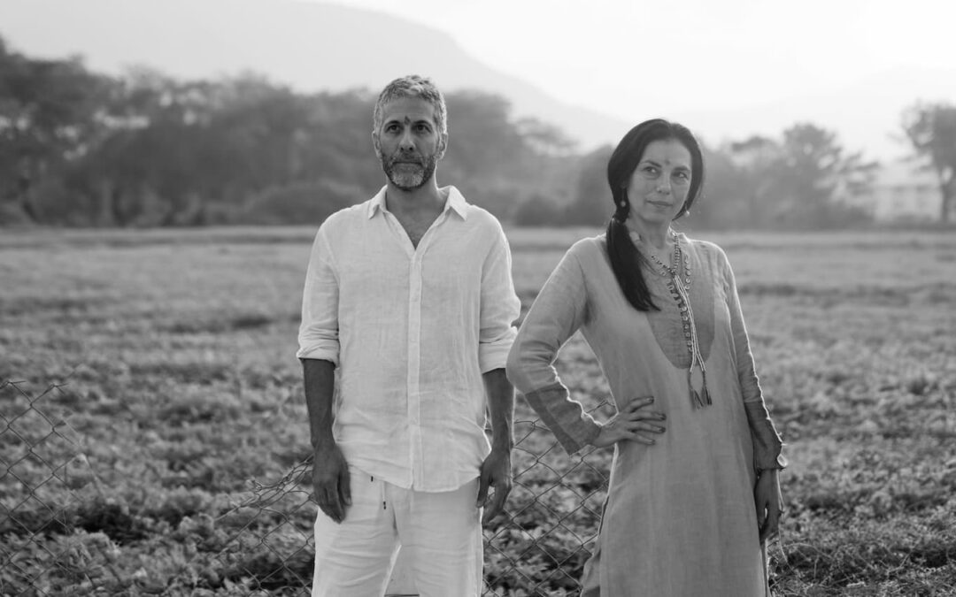 KOSMIK BAND REPRESENTA A IDEIA DE CONEXÃO DA ALMA E A CONSCIÊNCIA QUE ESTÁ ALÉM DO INTELECTO NO MANTRA “AHAM BRAHMASMI”