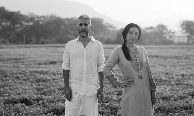 KOSMIK BAND REPRESENTA A IDEIA DE CONEXÃO DA ALMA E A CONSCIÊNCIA QUE ESTÁ ALÉM DO INTELECTO NO MANTRA “AHAM BRAHMASMI”