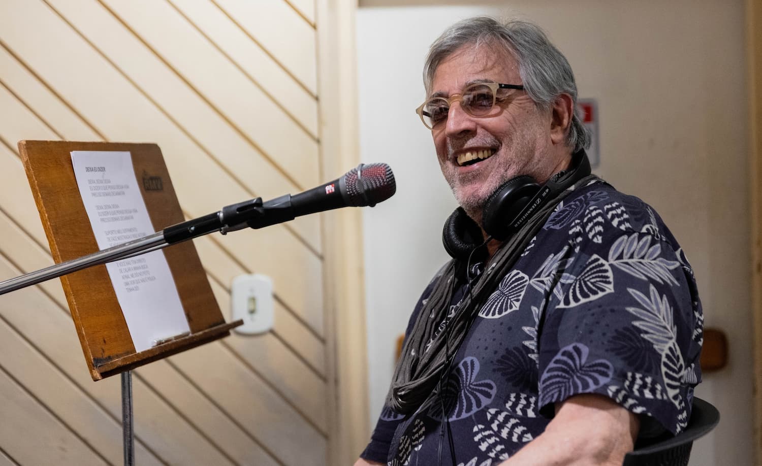 UM MERGULHO NO SAMBA – IVAN LINS ANTECIPA ÁLBUM HOMÔNIMO E DIVULGA O SINGLE “SAMBADOURO”