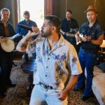 INIMIGOS DA HP LANÇAM A RELEITURA DE “EU SEI DE COR”, SUCESSO DE MARÍLIA MENDONÇA, QUE INTEGRA O PROJETO “TUDO VIRA SAMBA”