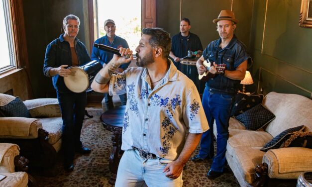 INIMIGOS DA HP LANÇAM A RELEITURA DE “EU SEI DE COR”, SUCESSO DE MARÍLIA MENDONÇA, QUE INTEGRA O PROJETO “TUDO VIRA SAMBA”