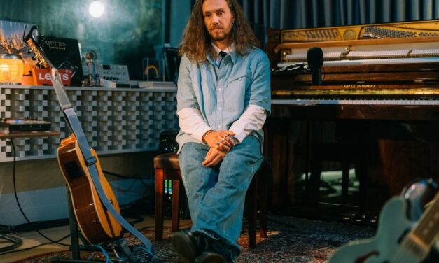 VITOR KLEY LIBERA O ÁLBUM “AS PEQUENAS GRANDES COISAS AO VIVO NA COLINA” COM A INÉDITA “NÓS DOIS”