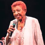 LECI BRANDÃO REVISITA A FORÇA AFETIVA DO SAMBA E PRESTA TRIBUTO A REINALDO (O PRINCÍPE DO PAGODE) NO SINGLE “ME ABRAÇA”