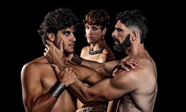 “ROMEU E ROMEU – POR ESSA NEM SHAKESPEARE ESPERAVA” RETRATA OS DESAFIOS DE UM CASAL GAY PARA FICAR JUNTOS