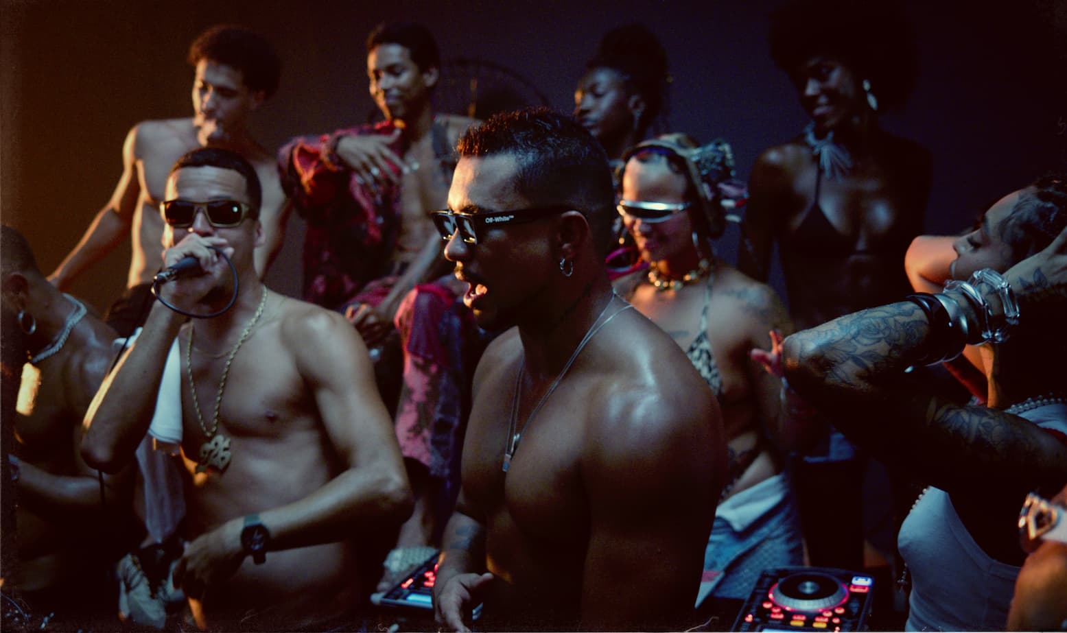 XAMÃ APOSTA EM UMA SONORIDADE MAIS DANÇANTE NO SINGLE “TÁ DE PARABÉNS”, SUA PRIMEIRA PARCERIA COM L7NNON