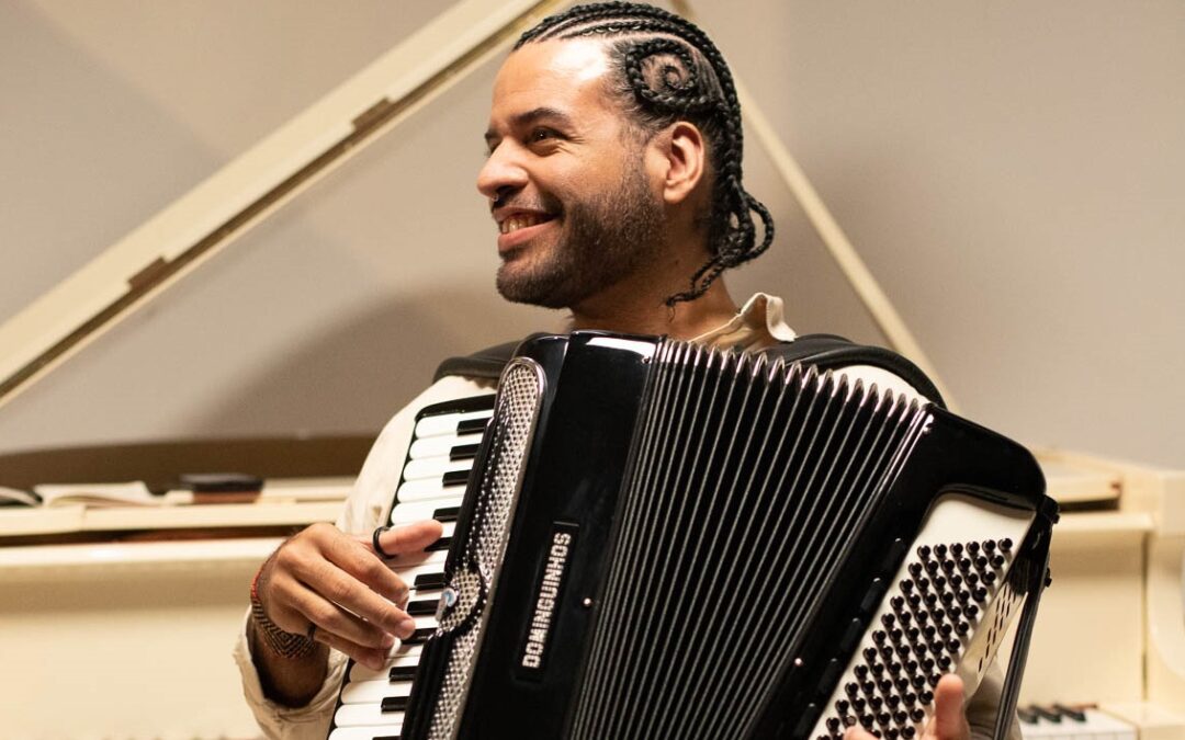 MESTRINHO CONVIDA A DANÇAR DE ROSTO COLADO NO SINGLE “VIM PRA FICAR” – UMA SONORIDADE AUTÊNTICA E PESSOAL