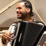 MESTRINHO CONVIDA A DANÇAR DE ROSTO COLADO NO SINGLE “VIM PRA FICAR” – UMA SONORIDADE AUTÊNTICA E PESSOAL