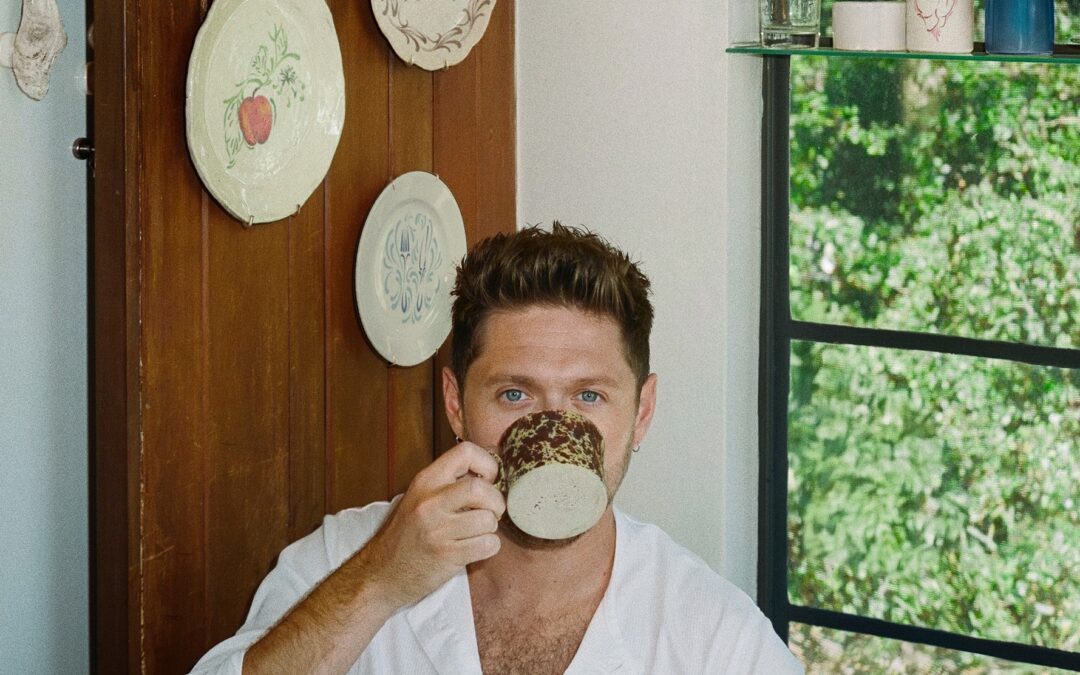 NIALL HORAN ANUNCIA SEU QUARTO ÁLBUM SOLO COM A CHEGADA DA INTIMISTA FAIXA HOMÔNIMA “DINNER PARTY”