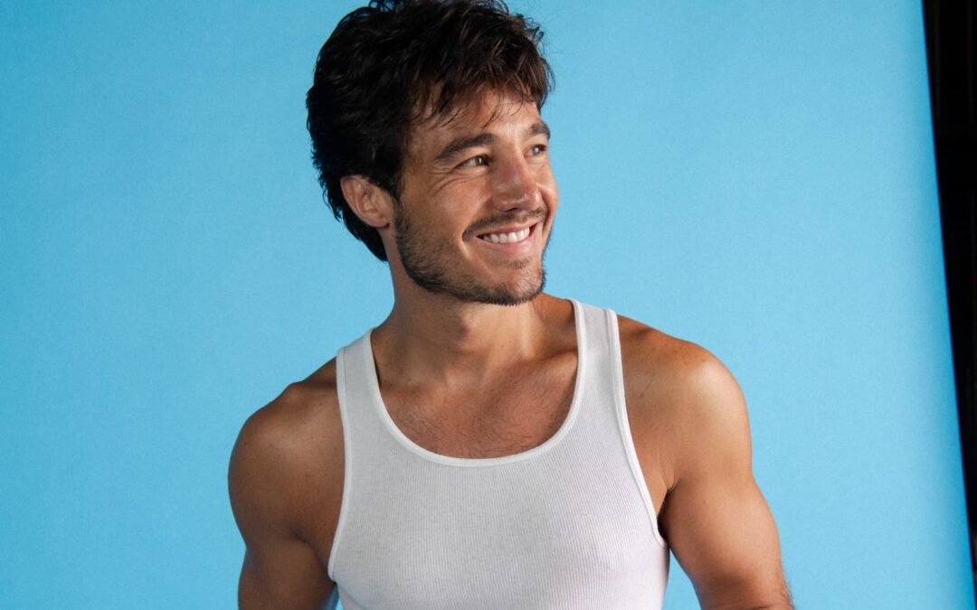 TIAGO IORC CELEBRA DEZ ANOS DO ÁLBUM “TROCO LIKES” COM PARCERIAS INÉDITAS E ANUNCIA TURNÊ COMEMORATIVA