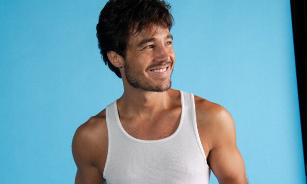 TIAGO IORC CELEBRA DEZ ANOS DO ÁLBUM “TROCO LIKES” COM PARCERIAS INÉDITAS E ANUNCIA TURNÊ COMEMORATIVA