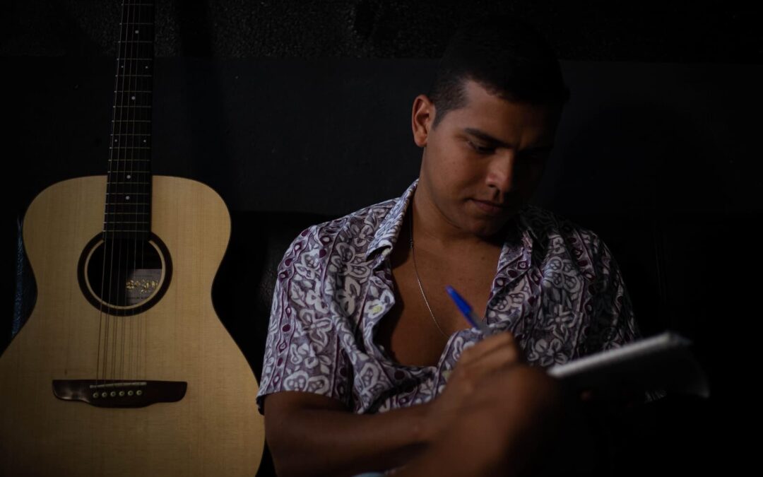 ENTREVISTA: EM NOVA FASE DA CARREIRA, ZECCA GOMES APOSTA NA FORÇA DA MPB E DIVULGA O SINGLE “QUEM NUNCA AMOU”