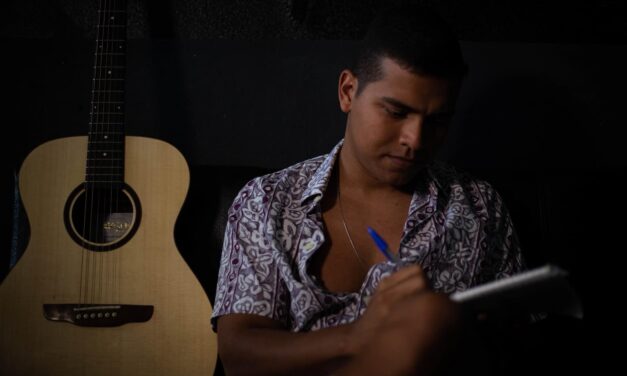 ENTREVISTA: EM NOVA FASE DA CARREIRA, ZECCA GOMES APOSTA NA FORÇA DA MPB E DIVULGA O SINGLE “QUEM NUNCA AMOU”