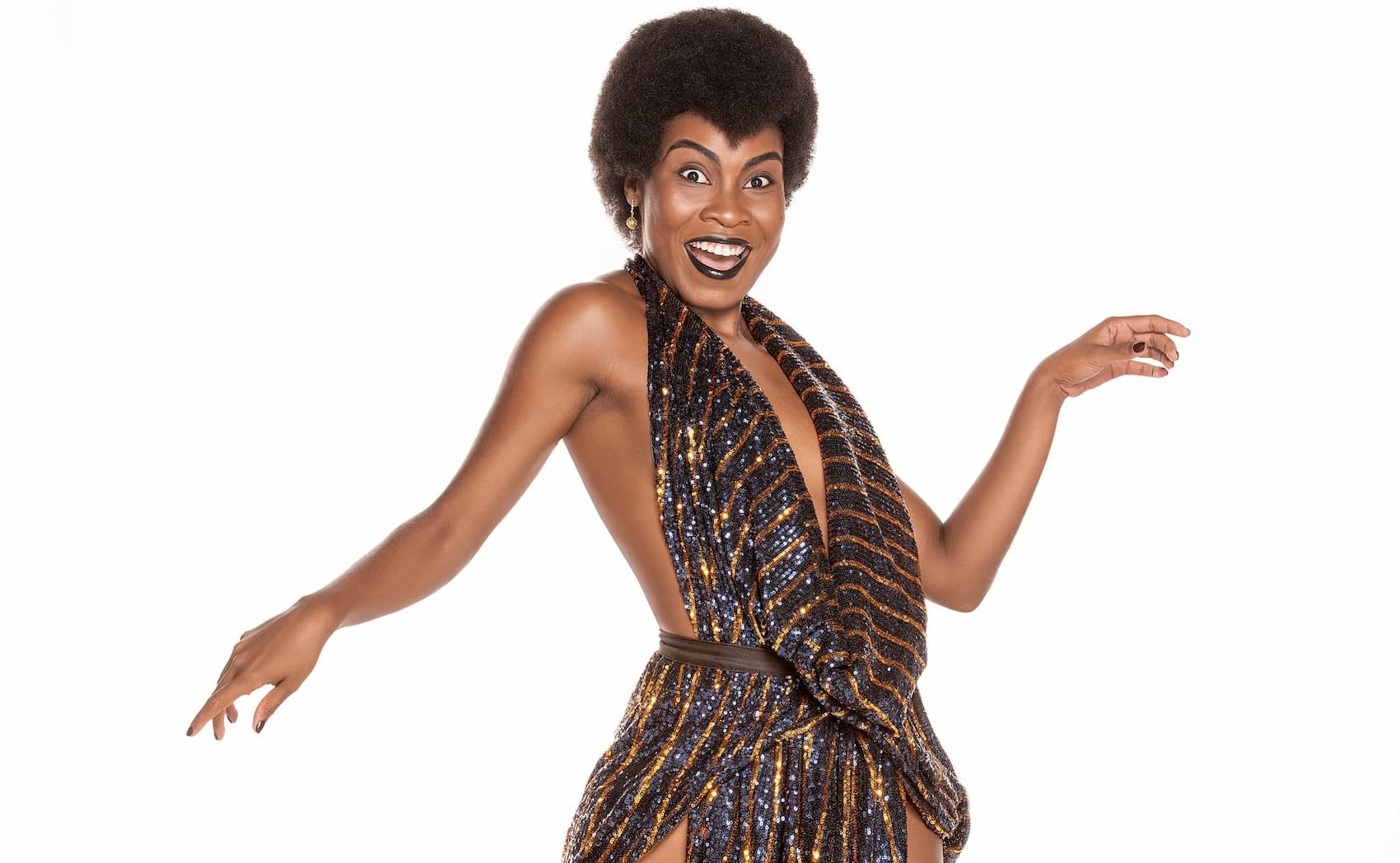 “PRAZER, ZEZÉ! O MUSICAL” ENALTECE VIDA E OBRA DE ZEZÉ MOTTA E SUA IMPORTÂNCIA PARA A ARTE BRASILEIRA