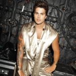 LUAN SANTANA FOGE DA ESTÉTICA SERTANEJA E APOSTA EM STYLING MODERNO EM SEU VESTUÁRIO