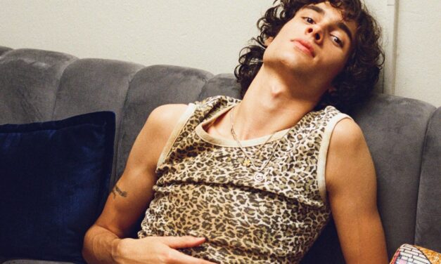 APÓS O FIM DE UM RELACIONAMENTO, SOMBR EXPLORA OS SENTIMENTOS RESIDUAIS NO CLIPE DE “POTENTIAL”