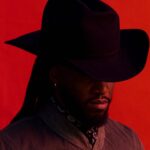 SHABOOZEY TRADUZ O ESPIRÍTO FATALISTA QUE GUIA A NARRATIVA DE SEU NOVO ÁLBUM COM A FAIXA “BORN TO DIE”