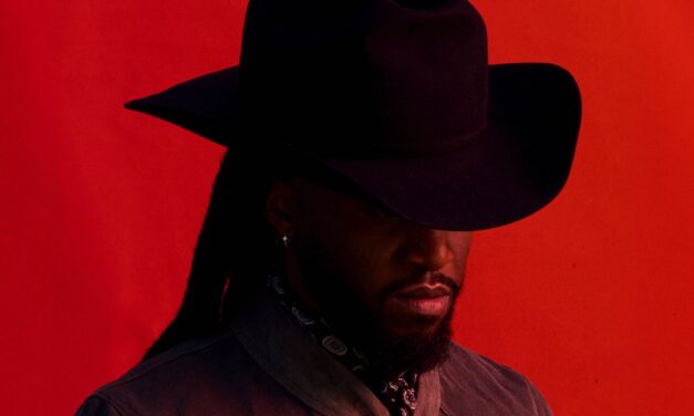 SHABOOZEY TRADUZ O ESPIRÍTO FATALISTA QUE GUIA A NARRATIVA DE SEU NOVO ÁLBUM COM A FAIXA “BORN TO DIE”