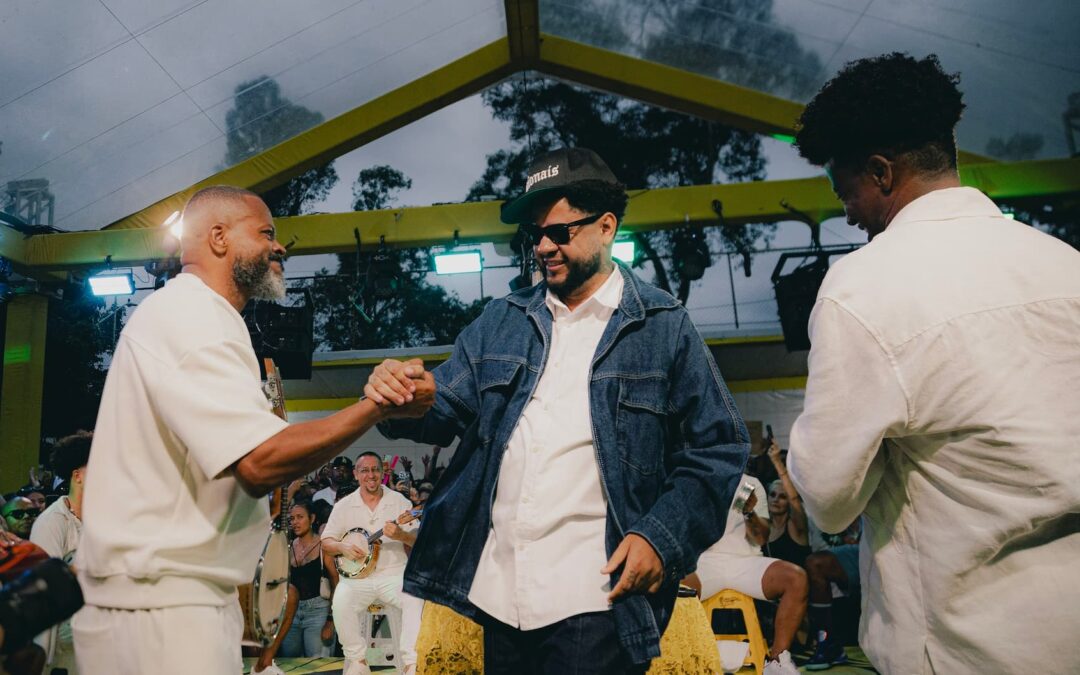 COMUNIDADE E FORÇA – EMICIDA DIVULGA O CLIPE OFICIAL DE “US MEMO PRETO ZICA” NO QUINTAL DOS PRETTOS EM SÃO PAULO