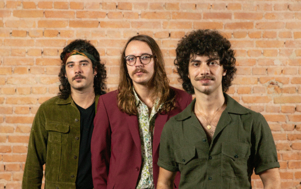 COLOMY INCIA NOVA FASE DA CARREIRA E ANTECEDE O SEGUNDO ÁLBUM DE ESTÚDIO COM A CANÇÃO “CAUSAS NATURAIS”