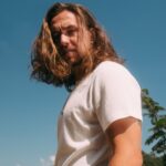 “TEM MÚSICA QUE FICA DE FORA QUE TALVEZ SEJA TÃO BOA QUANTO AS QUE ENTRAM”, DIZ VITOR KLEY SOBRE SEU NOVO EP DE INÉDITAS