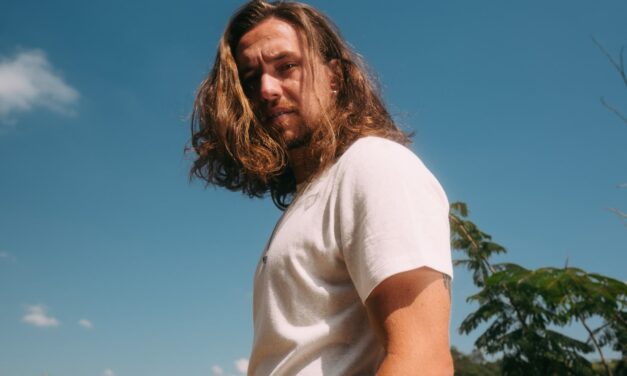 “TEM MÚSICA QUE FICA DE FORA QUE TALVEZ SEJA TÃO BOA QUANTO AS QUE ENTRAM”, DIZ VITOR KLEY SOBRE SEU NOVO EP DE INÉDITAS