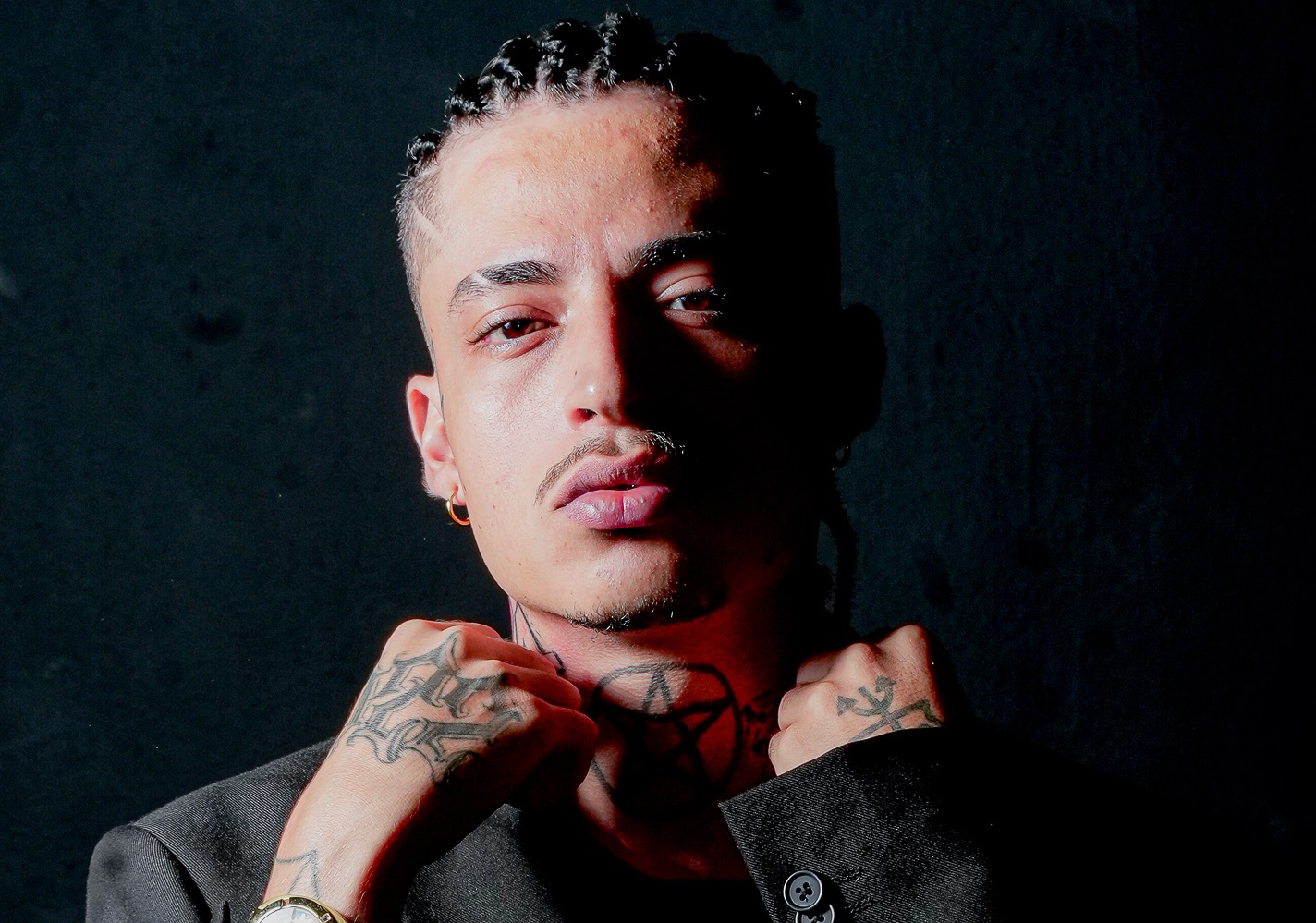 ZEUS EXPLORA DIFERENTES CAMADAS MUSICAIS COM PARTICIPAÇÕES ESPECIAIS NO ÁLBUM “QUEM SOU EU?”