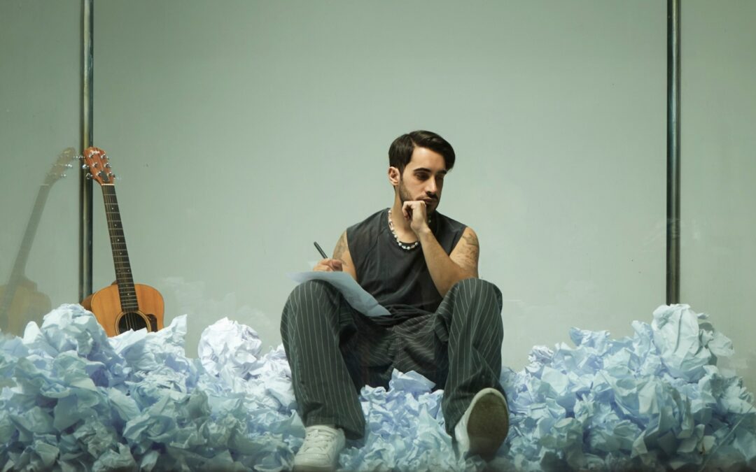 DIOGO MELIM DEMONSTRA MATURIDADE LÍRICA EM “RASCUNHOS”, SEU ÁLBUM SOLO DE ESTREIA. OUÇA