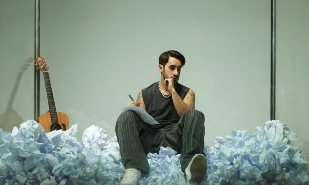 DIOGO MELIM DEMONSTRA MATURIDADE LÍRICA EM “RASCUNHOS”, SEU ÁLBUM SOLO DE ESTREIA. OUÇA