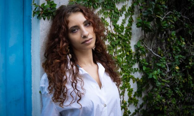 “UM DESAGUAR DE SENTIMENTOS GUARDADOS”, DEFINE JULIA VARGAS SOBRE SEU NOVO ÁLBUM INTITULADO “D’ÁGUA”