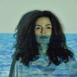 EMANUELLE ARAÚJO MERGULHA EM PROFUNDA CONEXÃO COM SUAS ORIGENS E REAFIRMAÇÃO DE SUA IDENTIDADE ARTÍSTICA NO ÁLBUM “CORRA PARA O MAR”