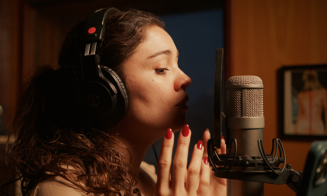 SOPHIE CHARLOTTE INTERPRETA  A CANÇÃO “CACILDA” QUE INTEGRA O EP “MAIS SIMPLES” DE JOSÉ MIGUEL WISNIK