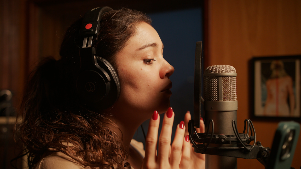 SOPHIE CHARLOTTE INTERPRETA  A CANÇÃO “CACILDA” QUE INTEGRA O EP “MAIS SIMPLES” DE JOSÉ MIGUEL WISNIK