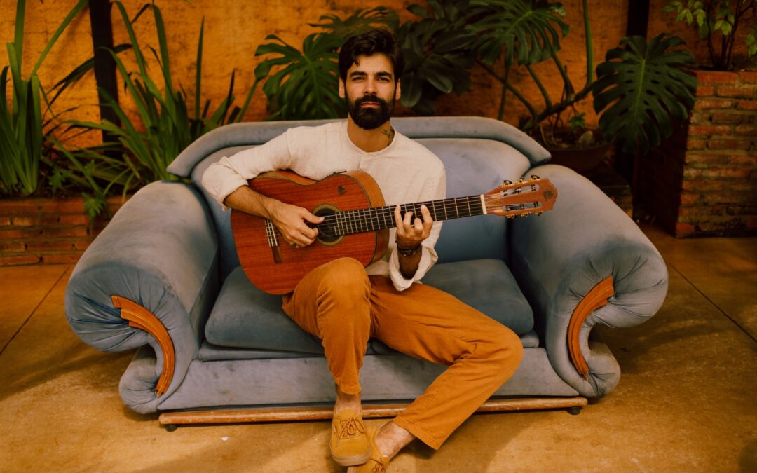 VINÍCIUS ZURLO PROPÕE UMA ESCUTA ATENTA EM TEMPOS MARCADOS PELA PRESSA EM SEU EP “O QUE VOCÊ PROCURA ESTÁ NA ESTRADA”