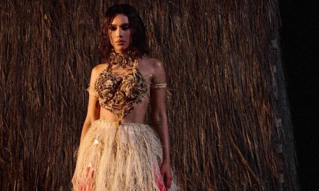 SEM PEDIR LICENÇA, ANITTA E SHAKIRA SURGEM LIVRES E PODEROSAS NA FAIXA “CHOKA CHOKA” QUE INTEGRA O NOVO ÁLBUM DA BRASILEIRA